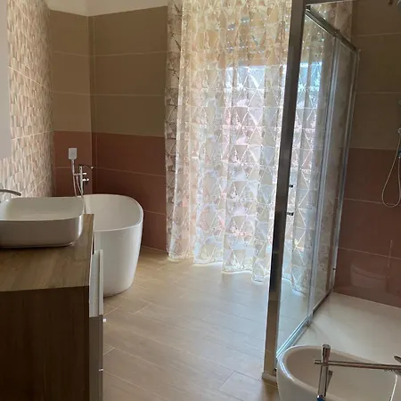 3bien Vera's בית הארחה 4*